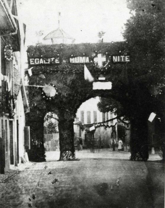 cossonay 1er aout 1891 decoration de la place du pont marquant leeme anniversaire de la confederation132